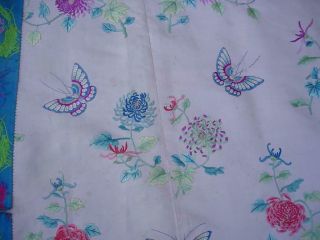 A ANTIQUE CHINESE PINK GROUND EMBROIDERED ' BUTTERFLIES ' SILK ROBE 5