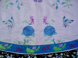 A ANTIQUE CHINESE PINK GROUND EMBROIDERED ' BUTTERFLIES ' SILK ROBE 6