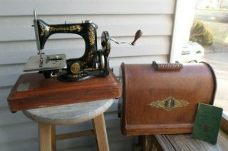 Antique 1905 Singer 24 Chain Stitch Hand Crank Sewing Machine W/ Bentwood Case