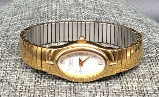 Vintage Bulova Caravelle Women’s Gold Tone Quartz Wrist Watch Elastic Band