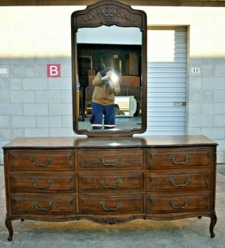 Henredon Four Centuries French Country Oak 9 Drawer Dresser With Mirror