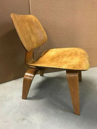 CHARLES EAMES/HERMAN MILLER LCW CHAIR - EARLY 5.  2.  5 - W/LABEL - LARGE BACK RUBBER 2