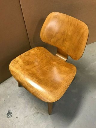 CHARLES EAMES/HERMAN MILLER LCW CHAIR - EARLY 5.  2.  5 - W/LABEL - LARGE BACK RUBBER 5