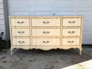 Vintage Dixie French Provincial Style 9 Drawer Dresser