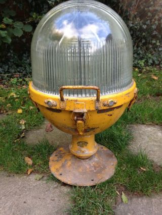 Hilv Bartow Portable Beacon Runway Light Huge Yellow One Light Only