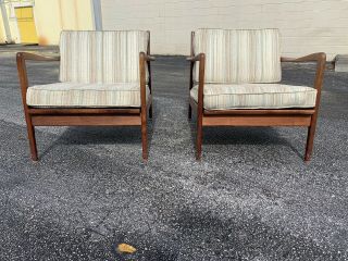 Set Of Mid Century Modern Walnut Lounge Chairs Manner Of Ib Kofod Larsen 3
