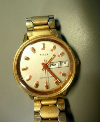 Rare Vintage Timex Wristwatch Red Indicators Wind Up Day Date 26860 02774