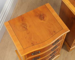 Georgian Style Yew & Walnut Serpentine Bedside Chests of Drawers Nightstands 3