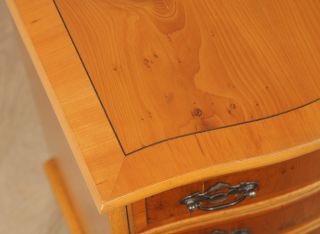 Georgian Style Yew & Walnut Serpentine Bedside Chests of Drawers Nightstands 4
