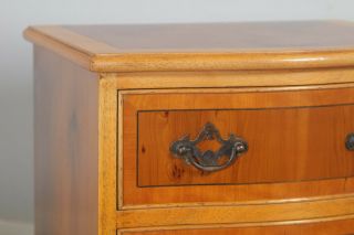 Georgian Style Yew & Walnut Serpentine Bedside Chests of Drawers Nightstands 6