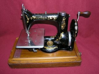 Antique 1905 Singer 24 Chain Stitch Hand Crank Sewing Machine w/ Bentwood Case 2