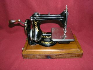 Antique 1905 Singer 24 Chain Stitch Hand Crank Sewing Machine w/ Bentwood Case 6