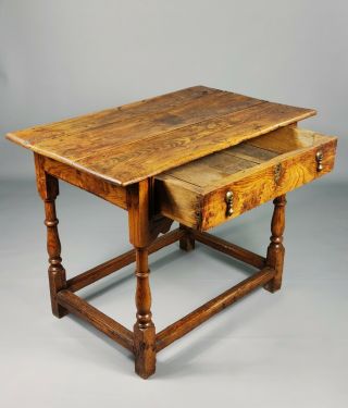 A fabulous early 18th century country side table. 3