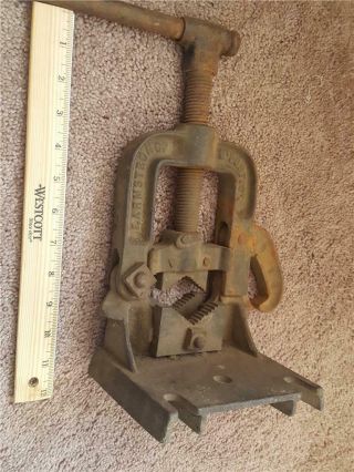 Vintage Armstrong Metal Tool Bench Pipe Clamp Vise Cast Iron No 0 Conn