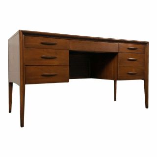 Broyhill Emphasis Mid - Century Modern 6 - Drawer Desk With Finished Front