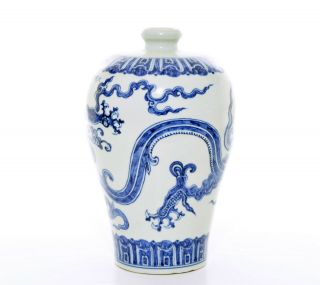 A Fine Chinese Blue and White Porcelain Vase 5