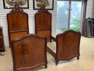 Pair Italian Flamed Crotch Mahogany Twin Beds With Carved Pierced Rococo Crests