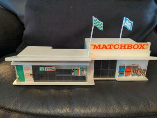 Vintage Lesney Matchbox Bp Service Station And Accessories