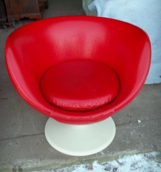 MID CENTURY JOE COLOMBO RED VINYL EGG SHELL SPACE AGE SWIVEL TUB CHAIRS 2