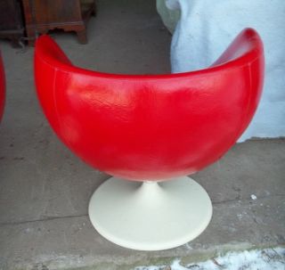 MID CENTURY JOE COLOMBO RED VINYL EGG SHELL SPACE AGE SWIVEL TUB CHAIRS 3