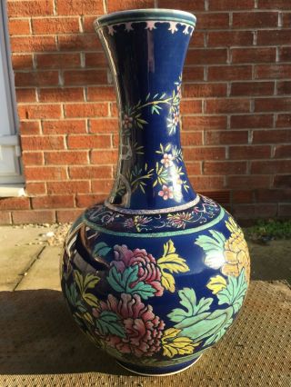 Chinese Porcelains Blue Ceramic Vase With Flower Painting