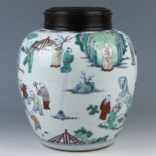 Antique Chinese Porcelain Figures Jar Pot with Wood Cover 2