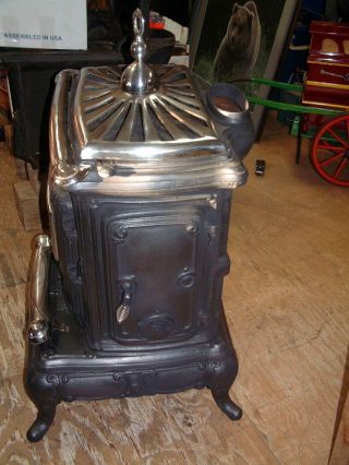 Vintage Wood Parlour Cook Stove,  Heater No.  24 Large 40 