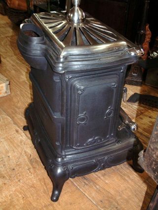 Vintage Wood Parlour Cook Stove,  Heater No.  24 Large 40 