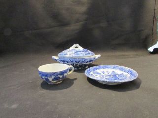 Vintage CHILD ' S 4 Piece TEA SET BLUE WILLOW; Made Japan; TUREEN LID CUP PLATE 2