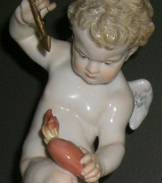 Meissen Porcelain Cupid Cherub Putti L Series 109 Heart Arrow