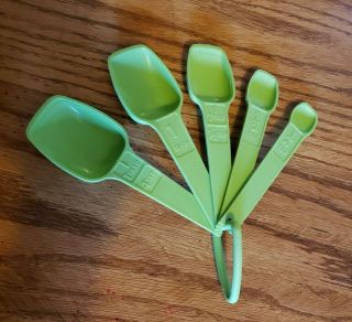 Vtg Tupperware Nesting Measuring Spoon Set Of 6 Apple Lime Green Includin D Ring