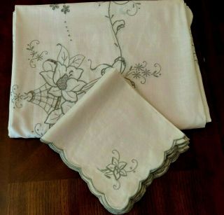 Vintage Madeira Hand Embroidered Stunning Floral Cut Work Design Tablecloth