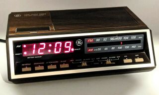 Vintage 1980s Ge Woodgrain Am/fm Alarm Clock Radio - Two Wake Times