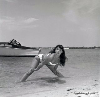 Bettie Page 1954 Camera Negative Bunny Yeager Spirited Pose Chris - Craft Boat Nr