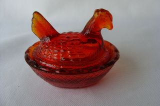Vintage L.  E.  Smith Hen On Nest Salt Cellar Red Amberina Glass Salt Dip 1968 - 79