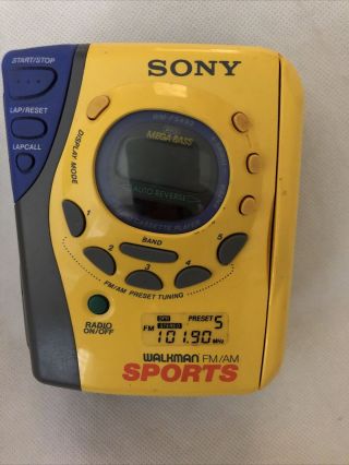 Vintage Sony Sports Walkman Fm/am Radio Cassette Player Wm Fs493
