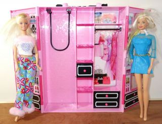 1990 Vintage Barbie Dolls With Carry Case Closet Mattel