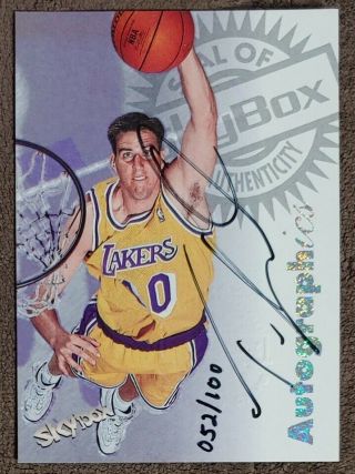 97 - 98 Skybox Autographics Century Mark Travis Knight 52/100 Lakers
