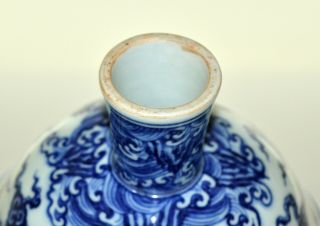 A Very Fine Chinese Blue and White Porcelain Stem Cup 6