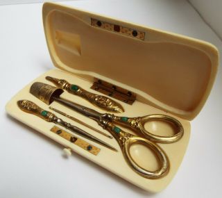 FANTASTIC ANTIQUE 19TH CENTURY 1875 SOLID SILVER GILT & JEWELLED ETUI SEWING SET 3