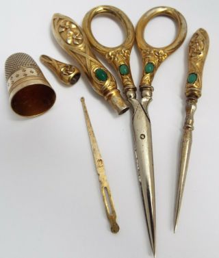 FANTASTIC ANTIQUE 19TH CENTURY 1875 SOLID SILVER GILT & JEWELLED ETUI SEWING SET 5