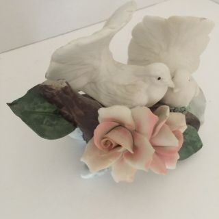 Vtg Italian Capodimonte Hand Made Porcelain Figurine 2 pink roses w 2 doves 2