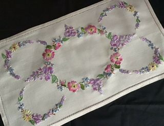 Gorgeous Vintage Linen Hand Embroidered Table Runner Stunning Florals Displays.
