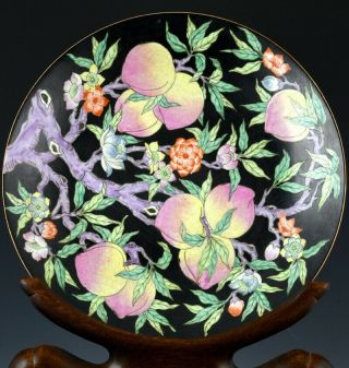 FINE LARGE CHINESE FAMILLE ROSE NOIR ENAMEL NINE PEACHES CHARGER PLATE & STAND 2