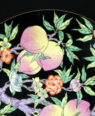 FINE LARGE CHINESE FAMILLE ROSE NOIR ENAMEL NINE PEACHES CHARGER PLATE & STAND 4