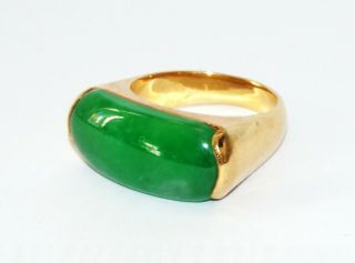 Vintage 18k Yellow Gold Ring Sz.  5 W.  Emerald Green Jadeite Jade Saddle