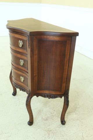 F50754EC: French Louis XV Style 3 Drawer Walnut Commode 6