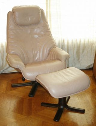 Danish Modern Leather Rosewood Recliner Lounge Chair & Ottoman.  Ekornes/stouby