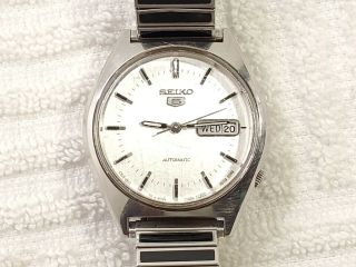 Vintage Seiko 5 Automatic Day Date Watch Silver Dial Luminous Hands 17 Jewels
