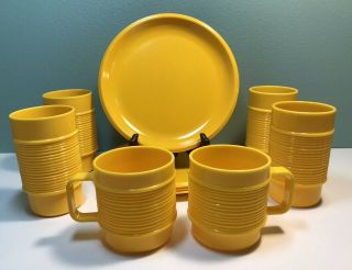 10 Pc Vtg Rubbermaid Yellow Plastic 4 Plates 3838,  4 Tumblers 3826,  2 Mugs 3819